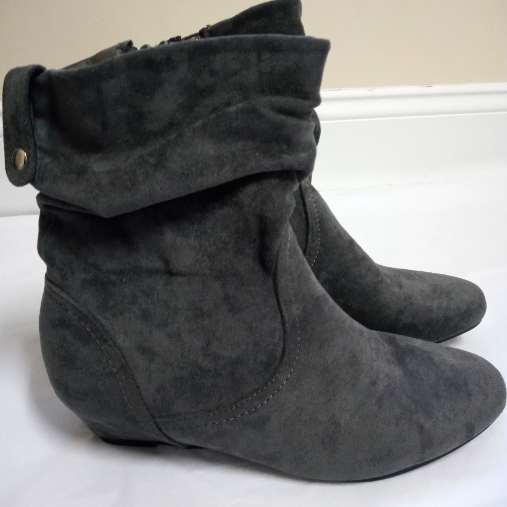 Faux Suede Ankle Boots Slight Heeled Zippered Gray